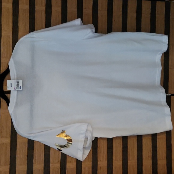 - NWT!! True Religion tshirt - Picture 6 of 6